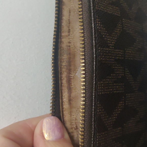 Micheal Kors Wristlet - Picture 12 of 12